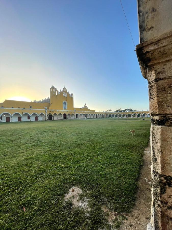 Buenosdias Izamal Bed & Breakfast ภายนอก รูปภาพ