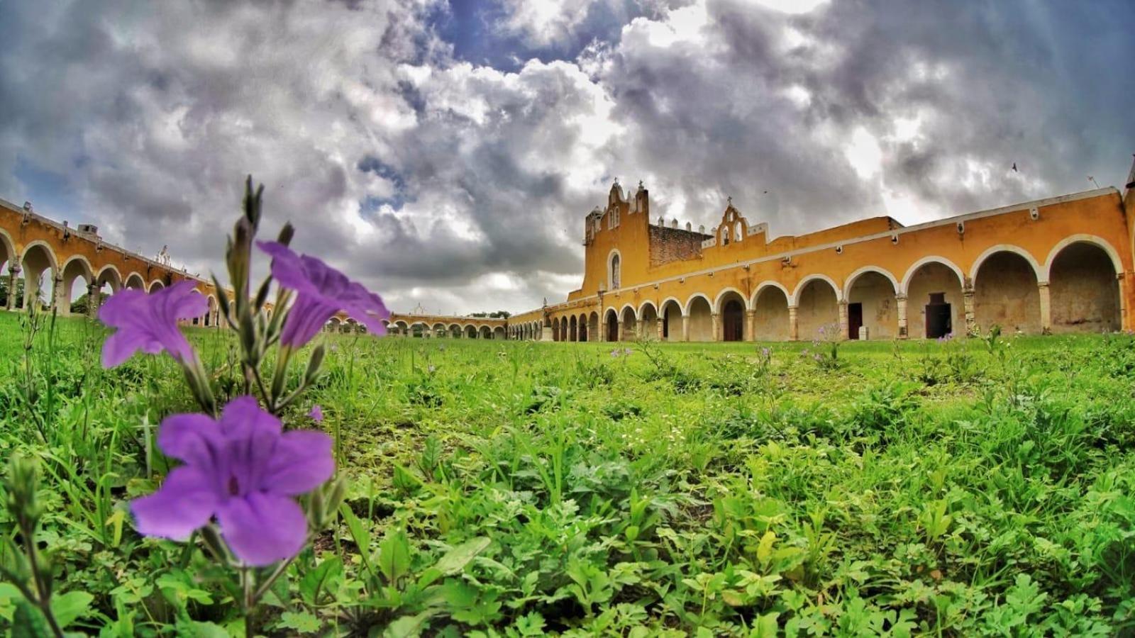 Buenosdias Izamal Bed & Breakfast ภายนอก รูปภาพ