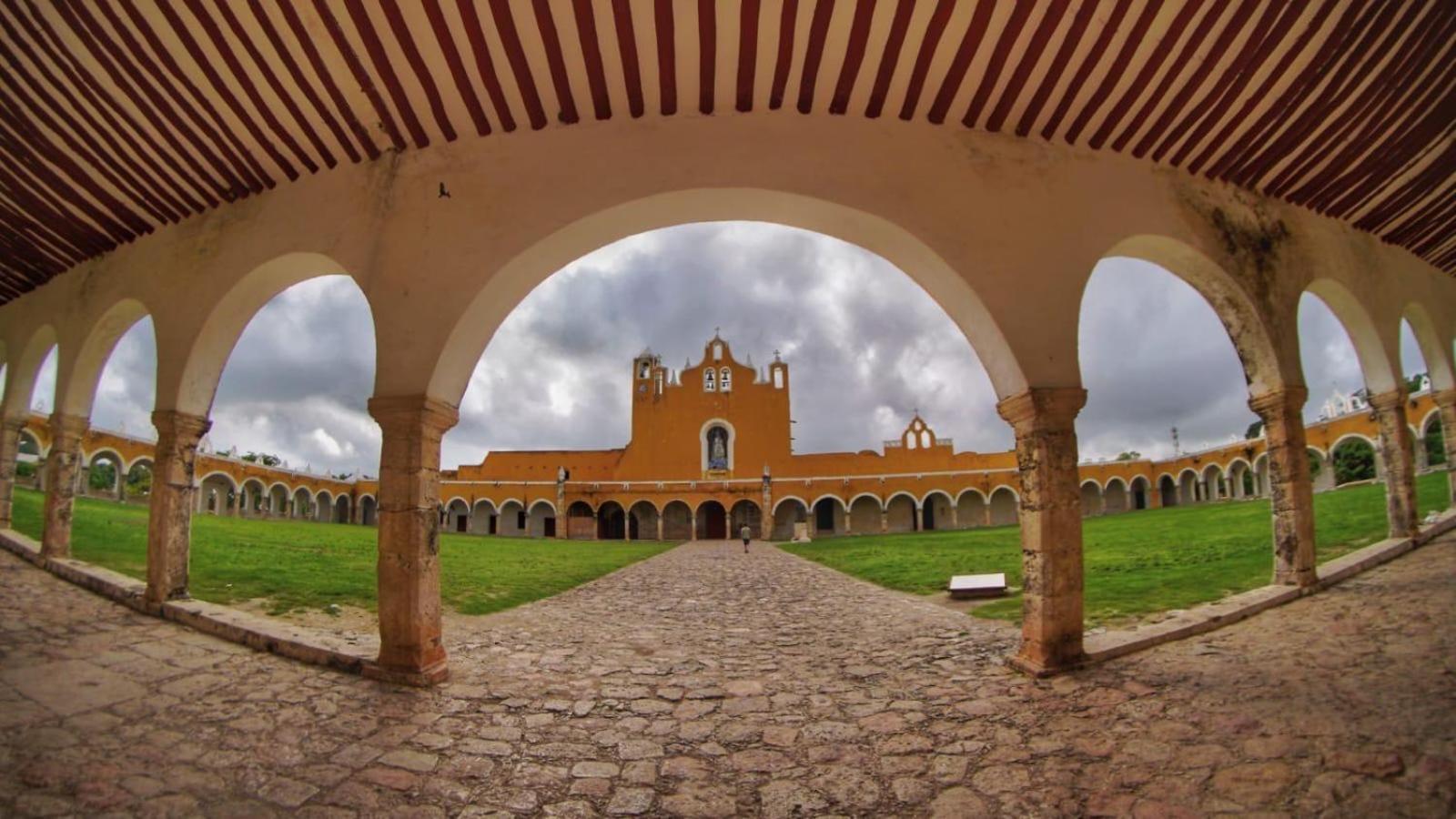 Buenosdias Izamal Bed & Breakfast ภายนอก รูปภาพ