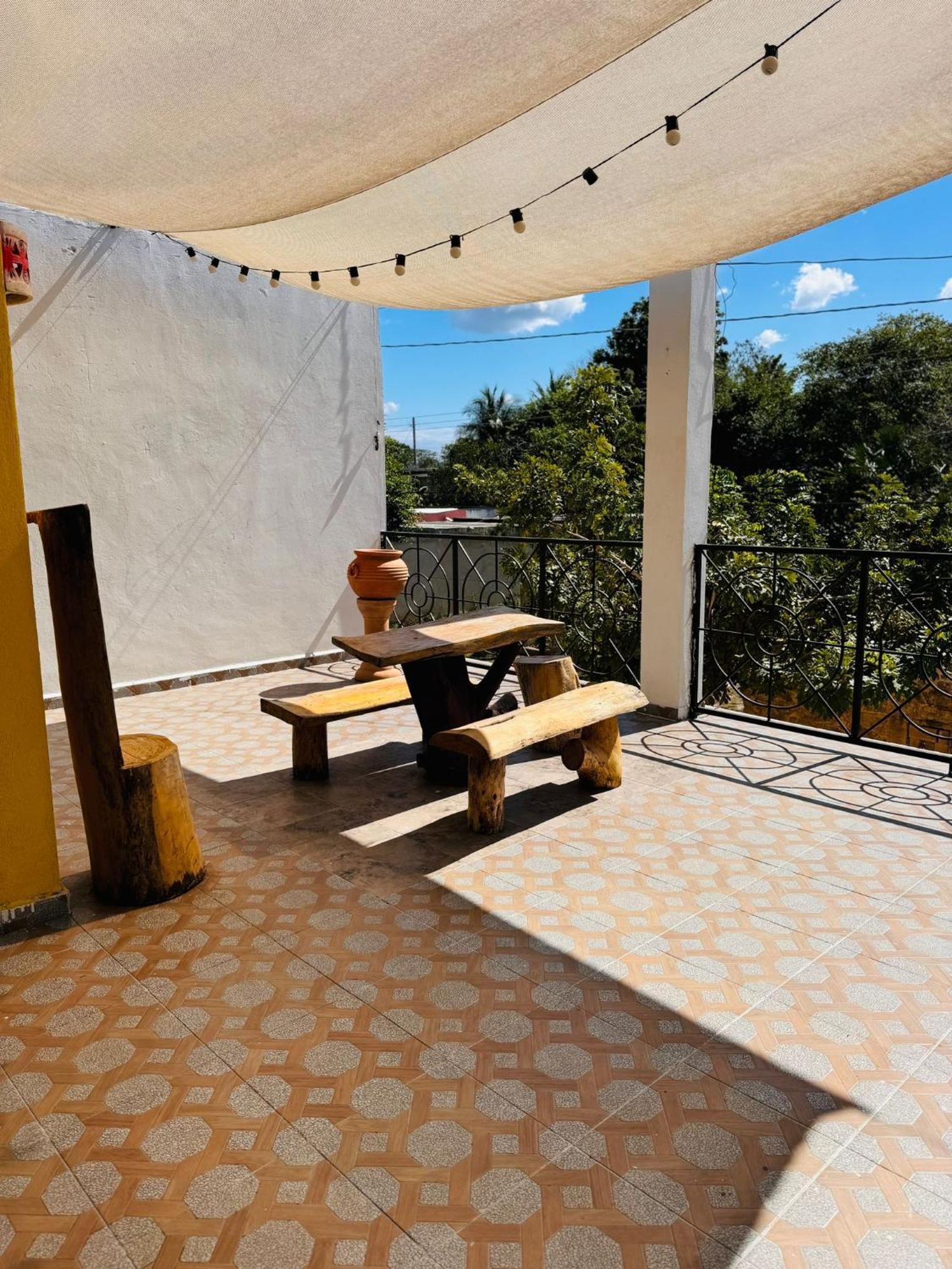 Buenosdias Izamal Bed & Breakfast ภายนอก รูปภาพ